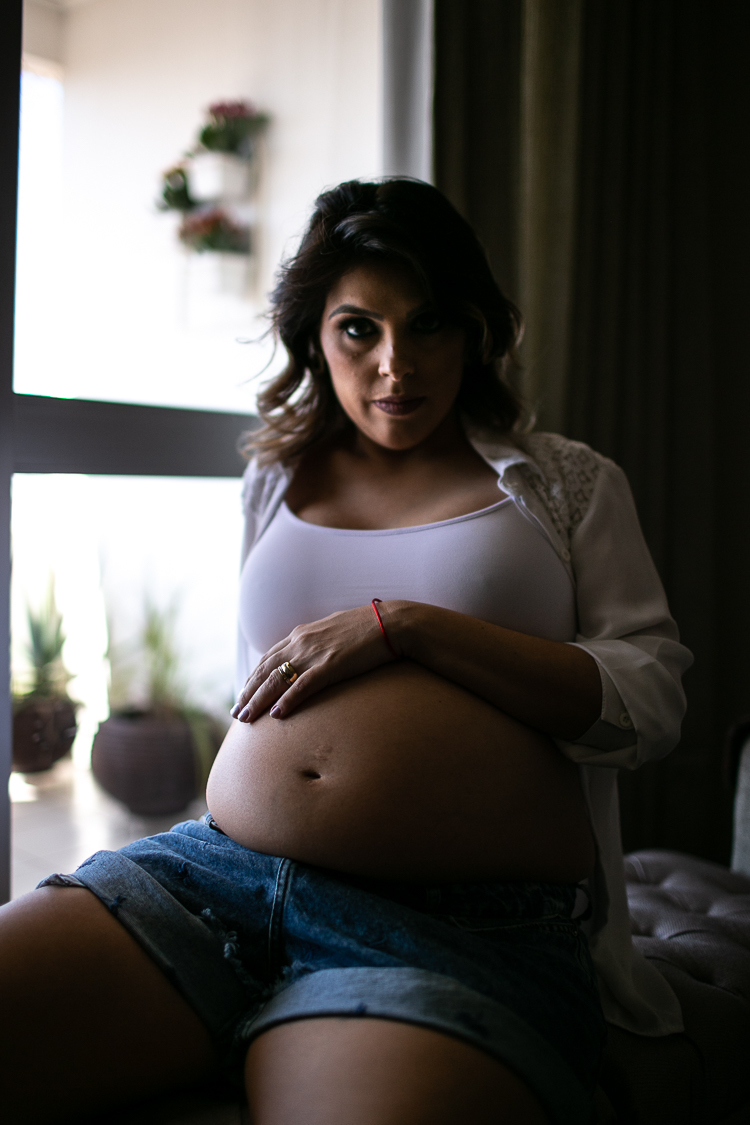 ensaio gestante book em casa externa com marido sensual