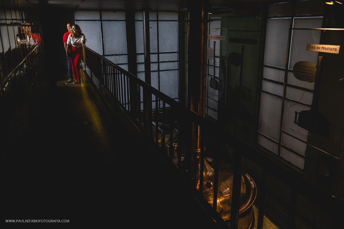 ensaio-pre-wedding-michelle-e-fabio-cervejaria-bohemia-petropolis-rj-paula-dau-e-fabio-figueiredo-fotografia