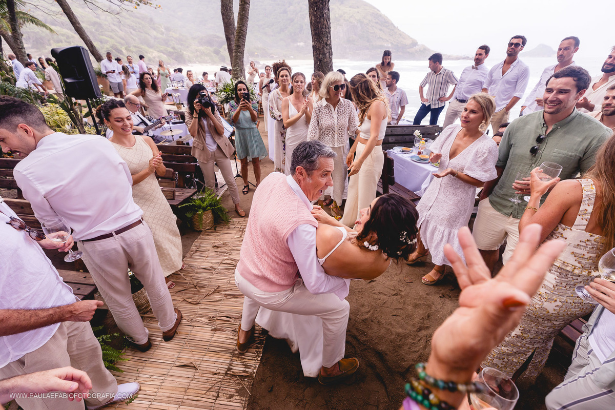 casamento-wedding-charlotte-e-apoena-prainha-barra-da-tijuca-cais-do-oriente-rio-de-janeiro-paula-dau-fabio-figueiredo-fotografia