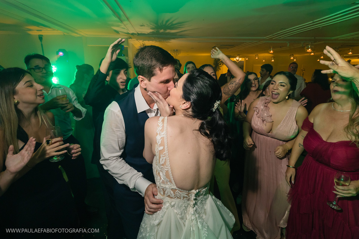 casamento-fernanda-e-rafael-mansao-rosa-alto-da-boa-vista-rj-paula-dau-fabio-figueiredo-fotografia-pista-de-danca-animada
