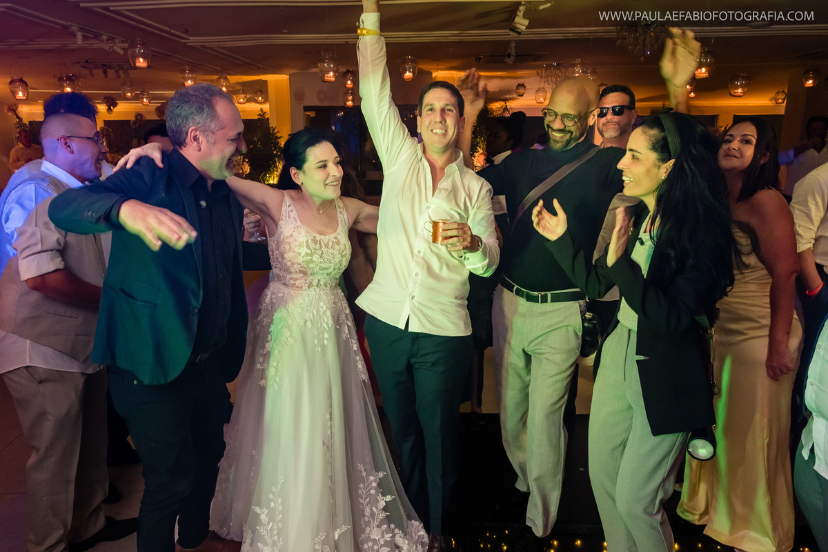 casamento-fernanda-e-rafael-mansao-rosa-alto-da-boa-vista-rj-paula-dau-fabio-figueiredo-fotografia-pista-de-danca-animada