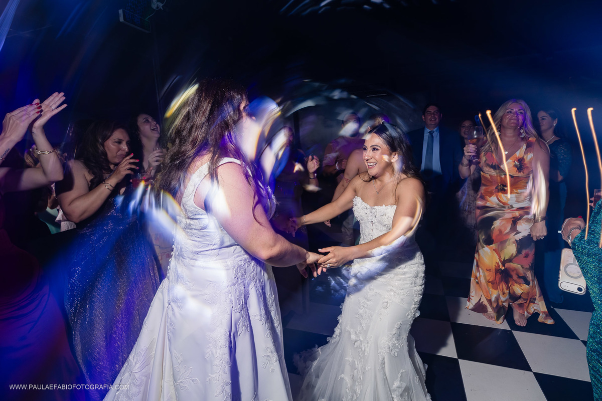 destination-wedding-casamento-elisa-e-marisa-casa-de-santa-teresa-rj-paula-dau-fabio-figueiredo-fotografia-amor-em-movimento-producoes