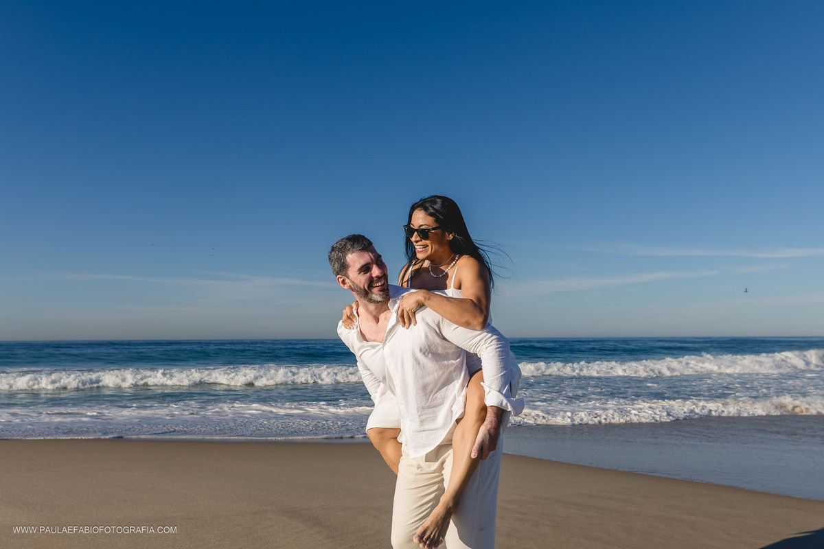 ensaio-pre-wedding-vanessa-e-fernando-praia-da-reserva-rj