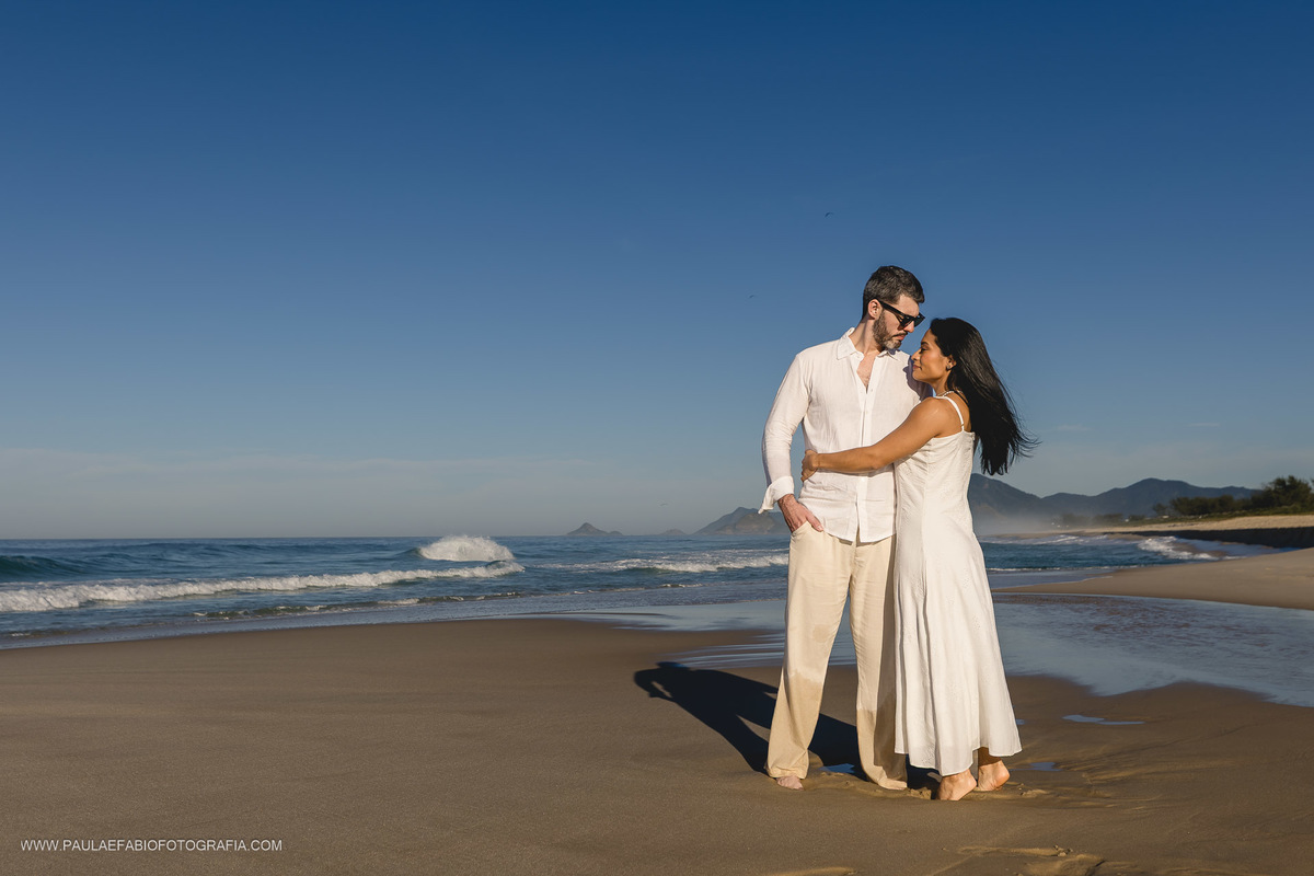 ensaio-pre-wedding-vanessa-e-fernando-praia-da-reserva-rj