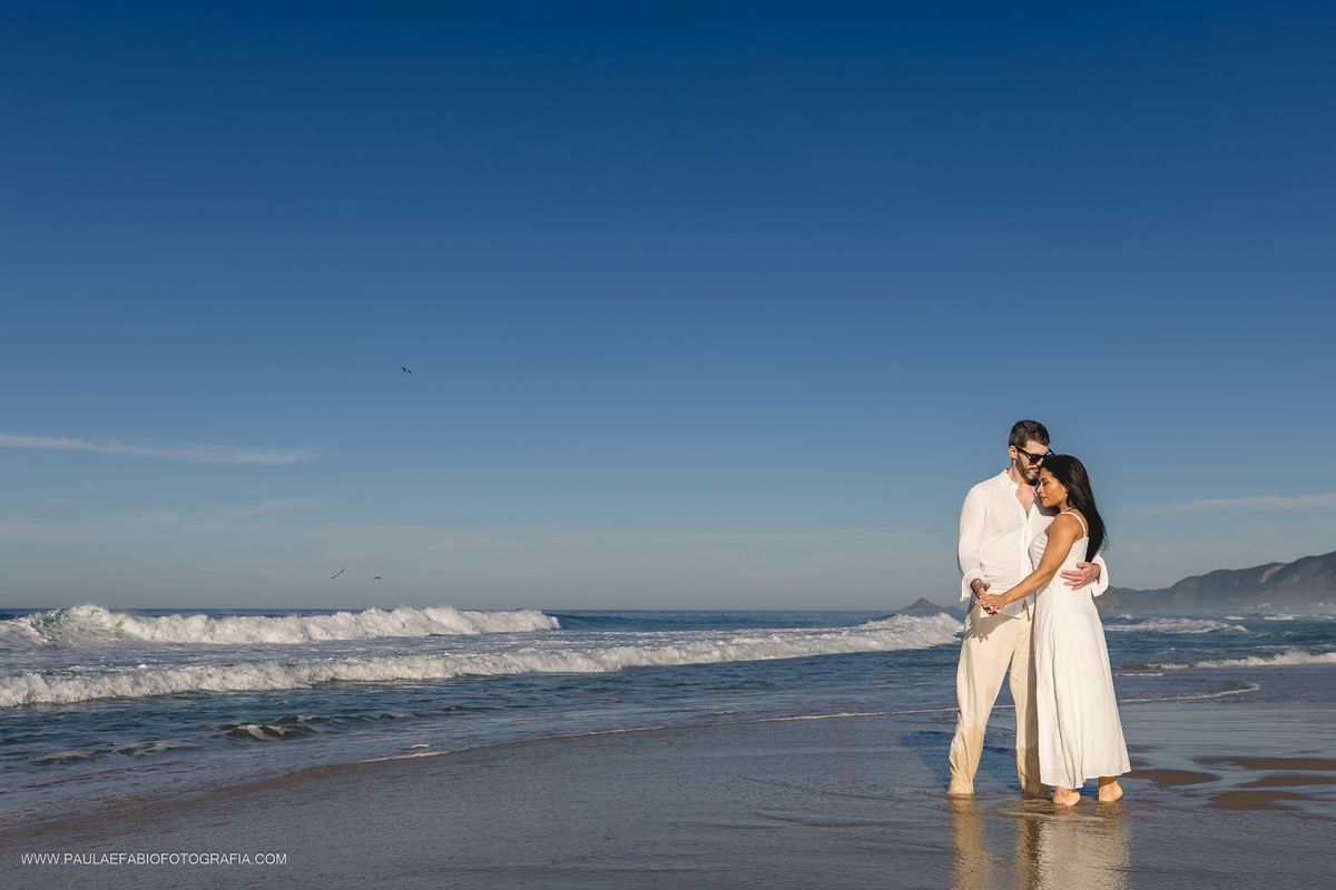 ensaio-pre-wedding-vanessa-e-fernando-praia-da-reserva-rj