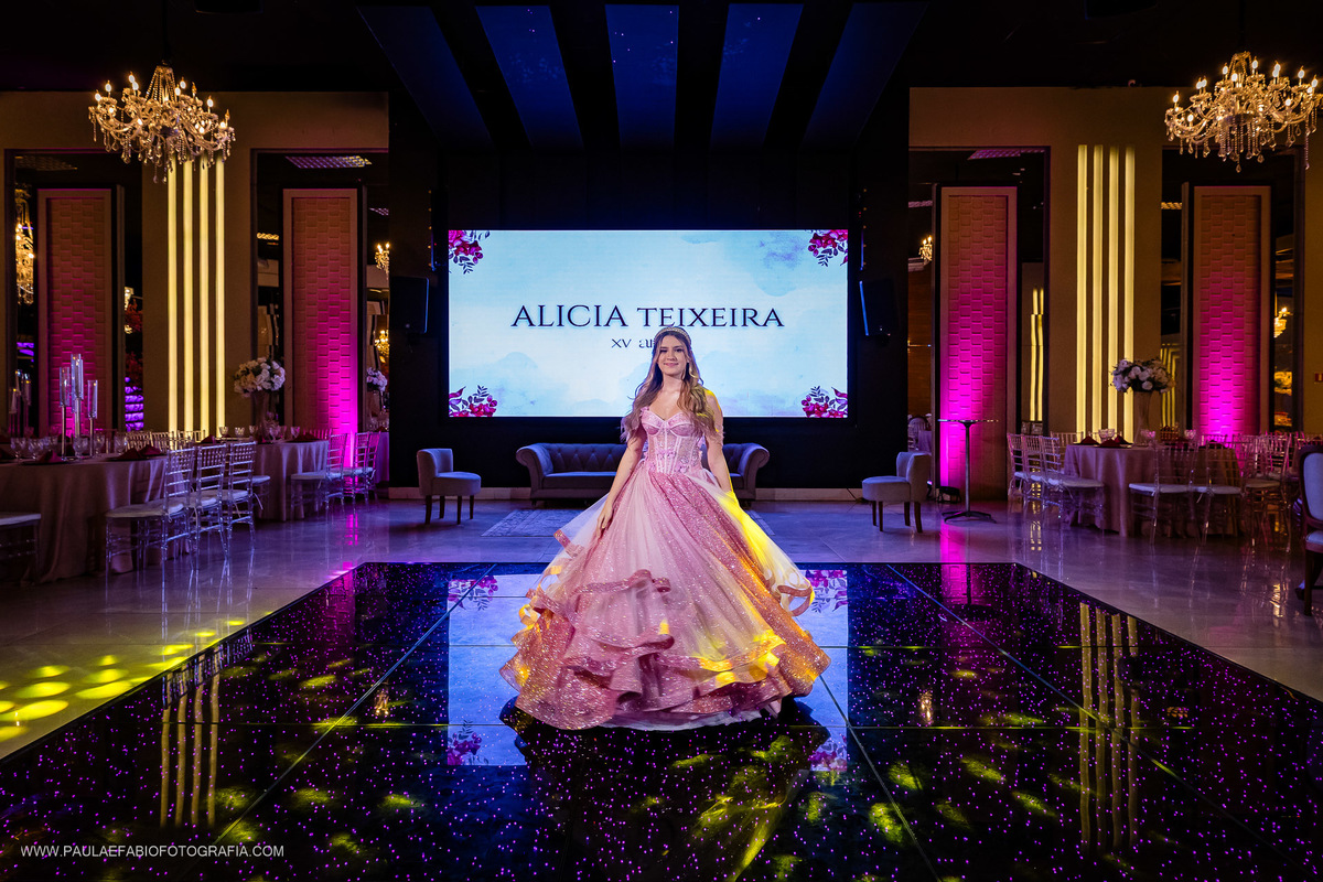 aniversario-alicia-15-anos-ballroom-barra-olimpica-rj