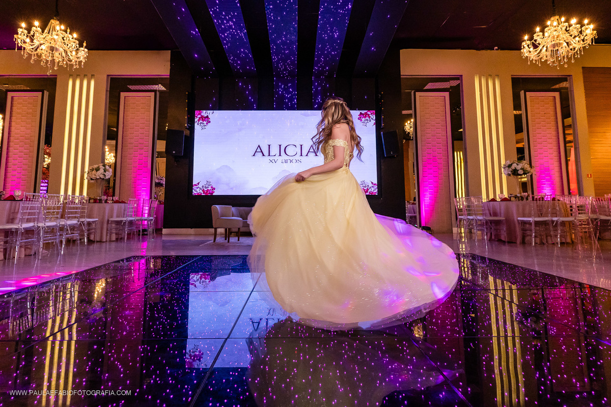 aniversario-alicia-15-anos-ballroom-barra-olimpica-rj