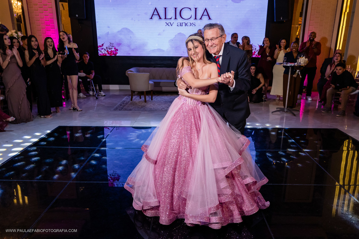 aniversario-alicia-15-anos-ballroom-barra-olimpica-rj