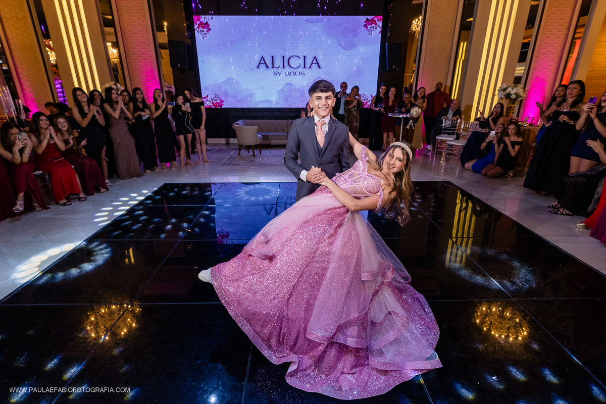 aniversario-alicia-15-anos-ballroom-barra-olimpica-rj