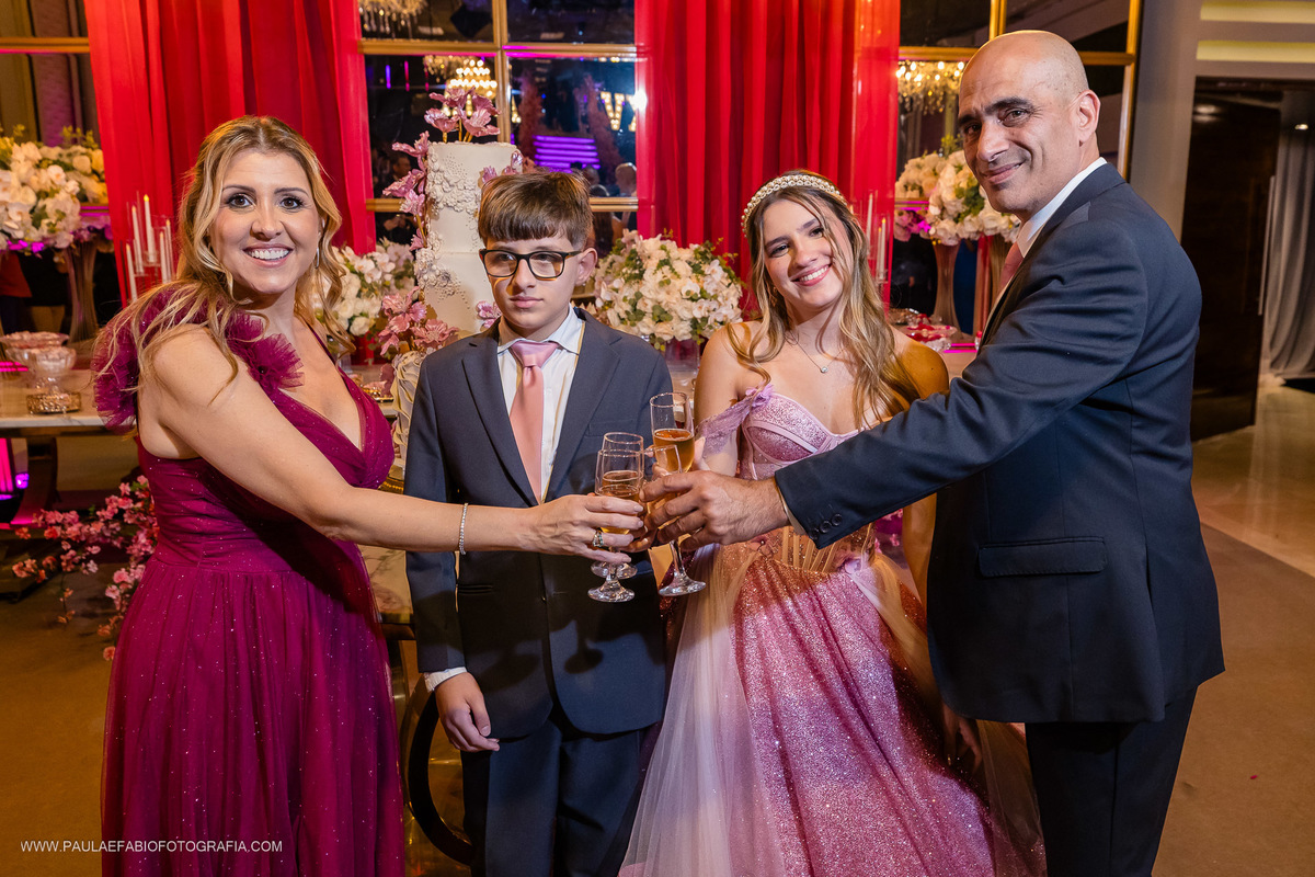 aniversario-alicia-15-anos-ballroom-barra-olimpica-rj