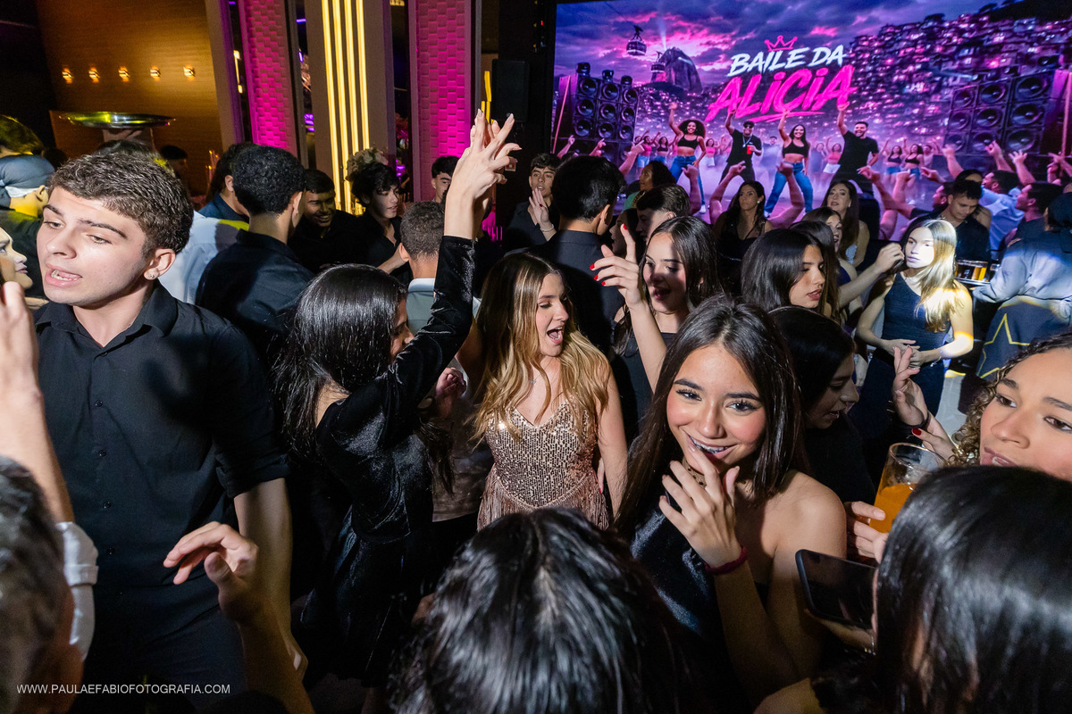 aniversario-alicia-15-anos-ballroom-barra-olimpica-rj