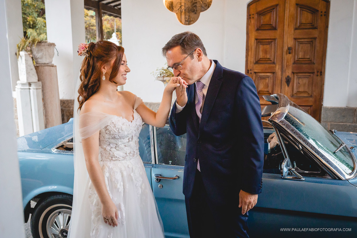 casamento-ana-paula-e-lucas-villa-riso-vila-aurea-eventos-sao-conrado-rj-carro-da-noiva-paula-dau-fabio-figueiredo-fotografia-amor-em-movimento-producoes