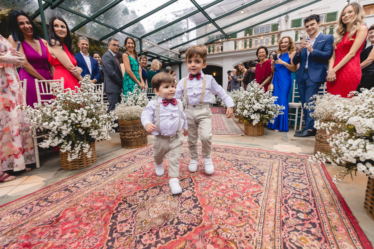 casamento-ana-paula-e-lucas-villa-riso-vila-aurea-eventos-sao-conrado-rj-entrada-dos-pajens-paula-dau-fabio-figueiredo-fotografia-amor-em-movimento-producoes