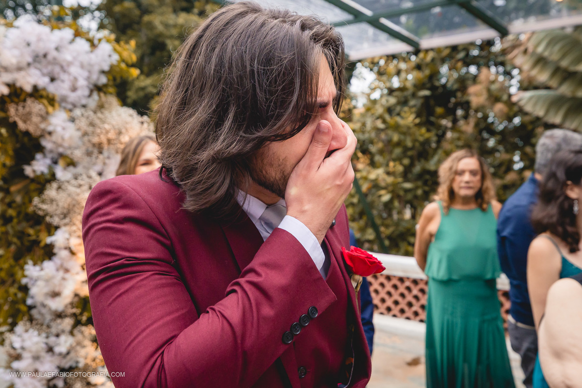 casamento-ana-paula-e-lucas-villa-riso-vila-aurea-eventos-sao-conrado-rj-noivo-emocionado-no-altar-paula-dau-fabio-figueiredo-fotografia-amor-em-movimento-producoes