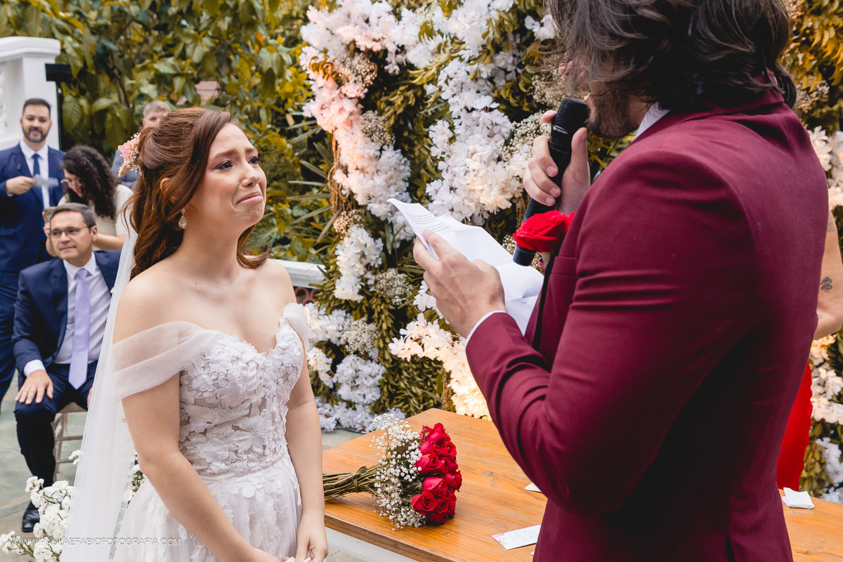 casamento-ana-paula-e-lucas-villa-riso-vila-aurea-eventos-sao-conrado-rj-noivos-no-altar-votos-dos-noivos-paula-dau-fabio-figueiredo-fotografia-amor-em-movimento-producoes