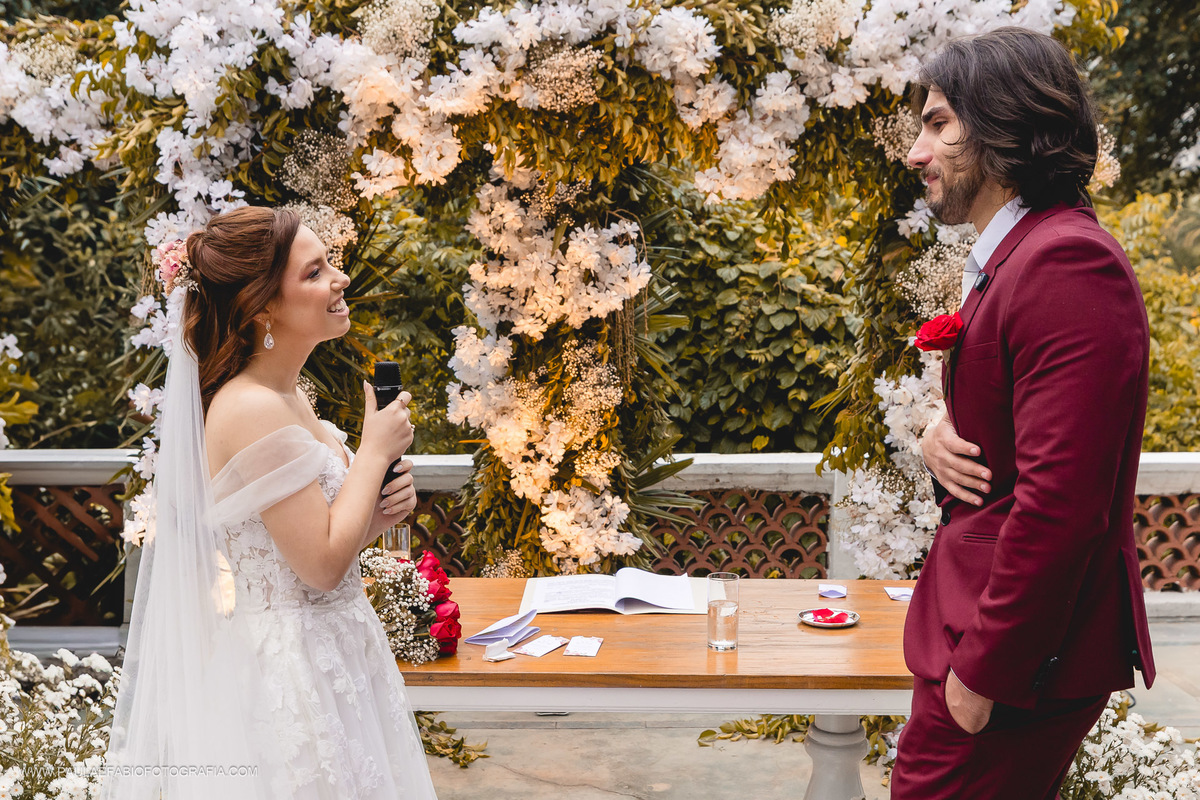 casamento-ana-paula-e-lucas-villa-riso-vila-aurea-eventos-sao-conrado-rj-noivos-no-altar-votos-dos-noivos-paula-dau-fabio-figueiredo-fotografia-amor-em-movimento-producoes