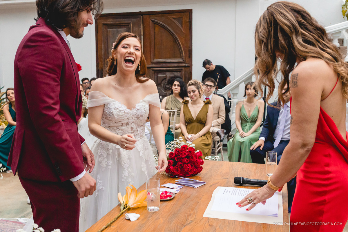 casamento-ana-paula-e-lucas-villa-riso-vila-aurea-eventos-sao-conrado-rj-noivos-no-altar-paula-dau-fabio-figueiredo-fotografia-amor-em-movimento-producoes