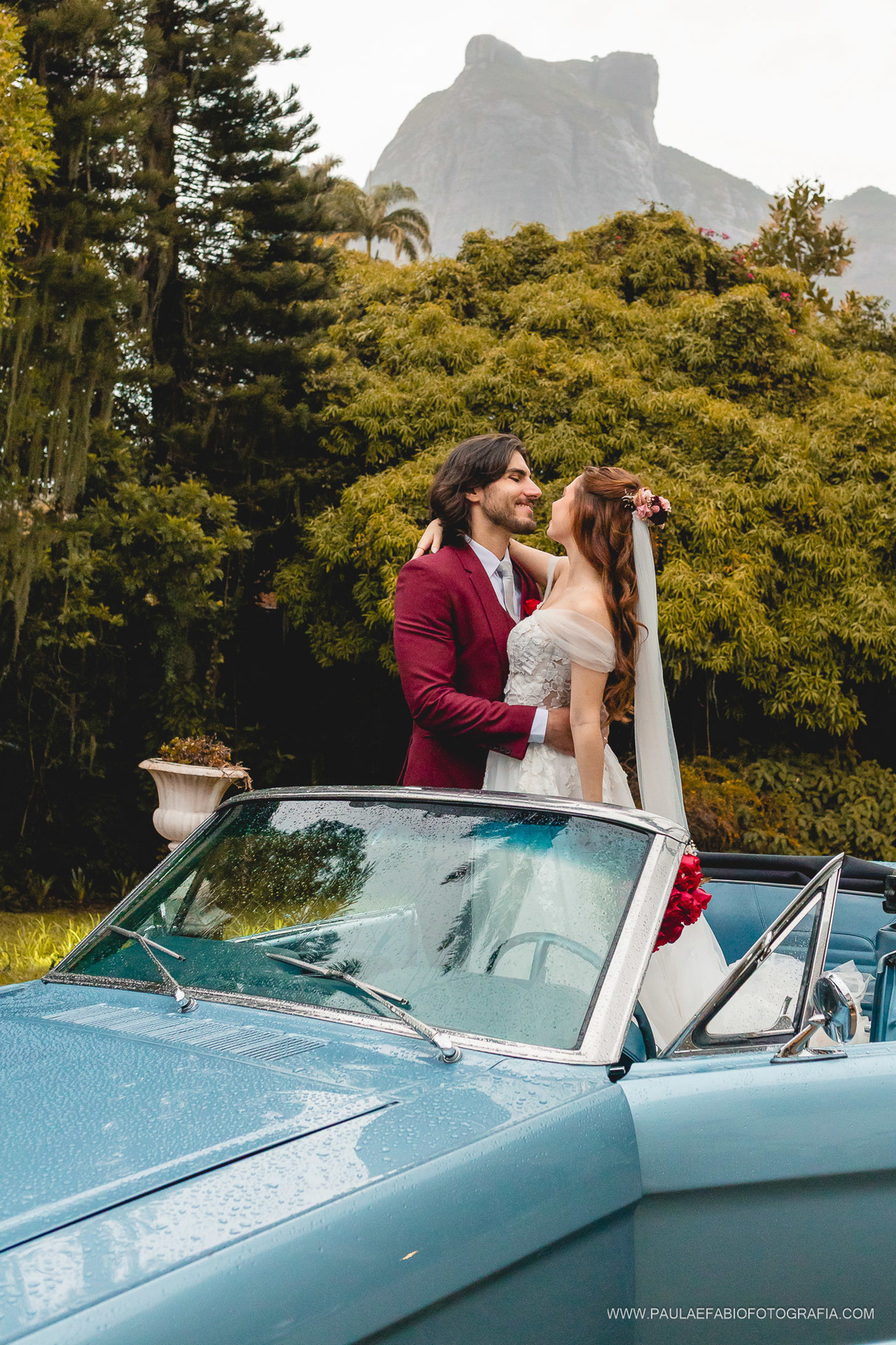 casamento-ana-paula-e-lucas-villa-riso-vila-aurea-eventos-sao-conrado-rj-ensaio-externo-dos-noivos-paula-dau-fabio-figueiredo-fotografia-amor-em-movimento-producoes