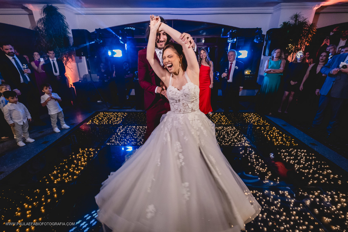 casamento-ana-paula-e-lucas-villa-riso-vila-aurea-eventos-sao-conrado-rj-primeira-danca-do-casal-paula-dau-fabio-figueiredo-fotografia-amor-em-movimento-producoes