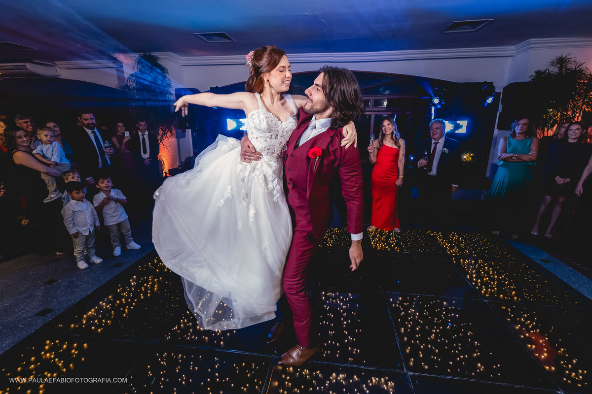 casamento-ana-paula-e-lucas-villa-riso-vila-aurea-eventos-sao-conrado-rj-primeira-danca-do-casal-paula-dau-fabio-figueiredo-fotografia-amor-em-movimento-producoes