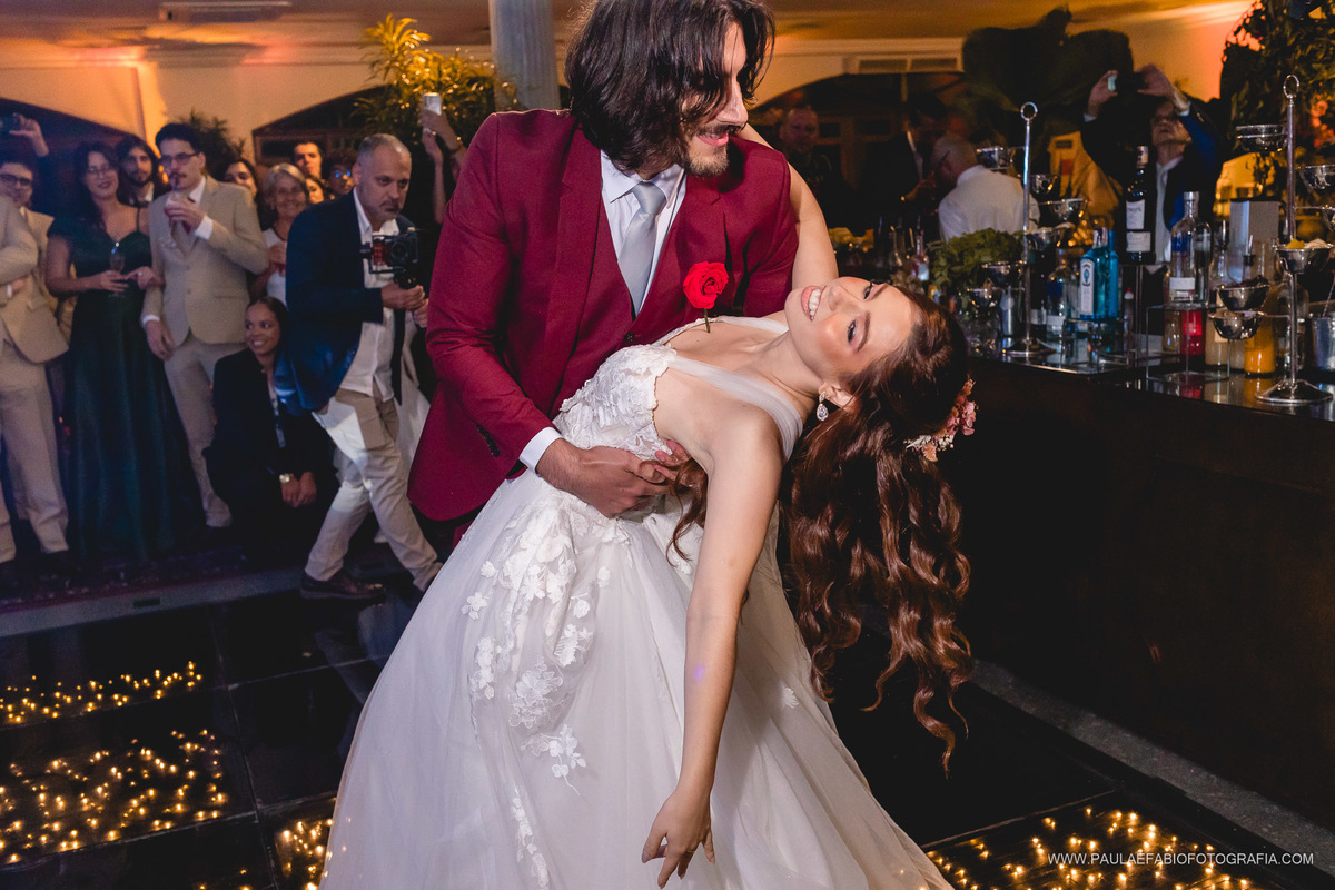 casamento-ana-paula-e-lucas-villa-riso-vila-aurea-eventos-sao-conrado-rj-primeira-danca-do-casal-paula-dau-fabio-figueiredo-fotografia-amor-em-movimento-producoes