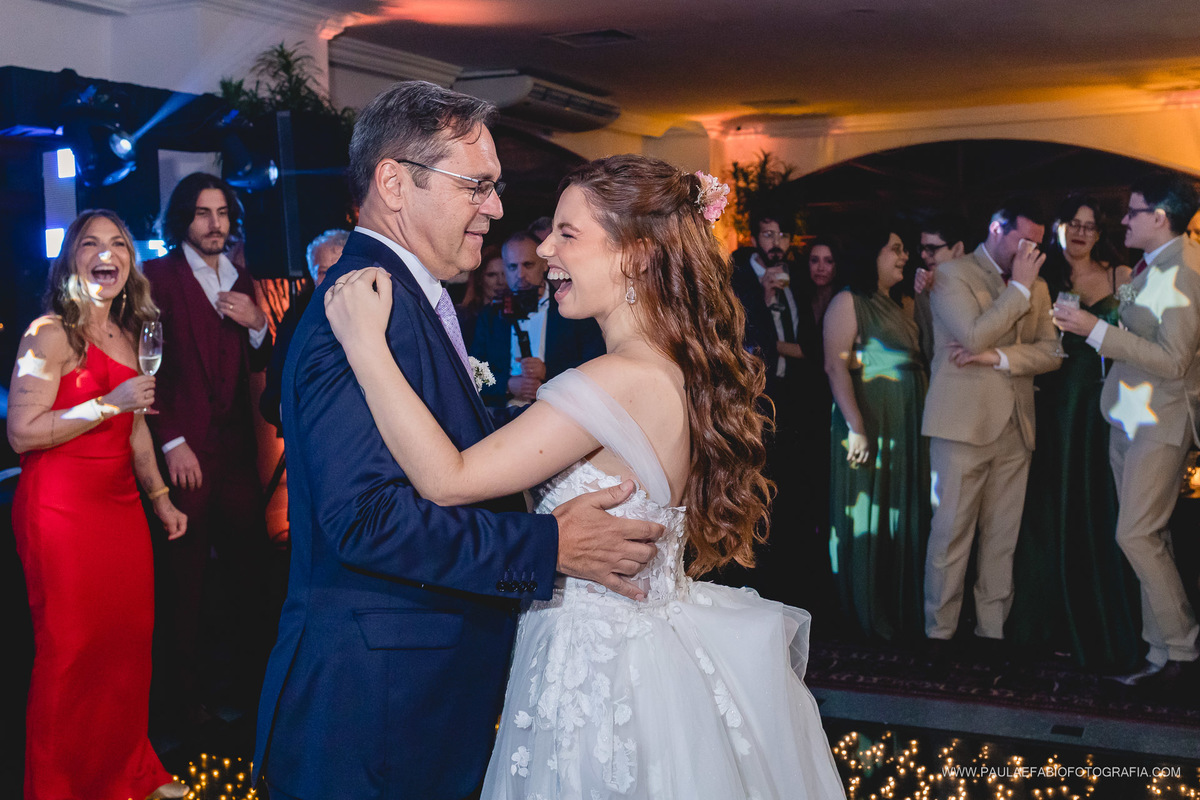 casamento-ana-paula-e-lucas-villa-riso-vila-aurea-eventos-sao-conrado-rj-danca-da-noiva-com-pai-paula-dau-fabio-figueiredo-fotografia-amor-em-movimento-producoes