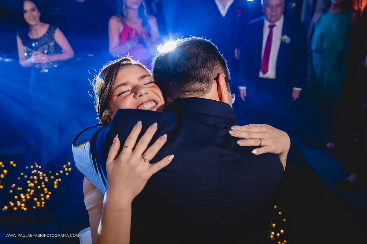 casamento-ana-paula-e-lucas-villa-riso-vila-aurea-eventos-sao-conrado-rj-danca-da-noiva-com-pai-paula-dau-fabio-figueiredo-fotografia-amor-em-movimento-producoes