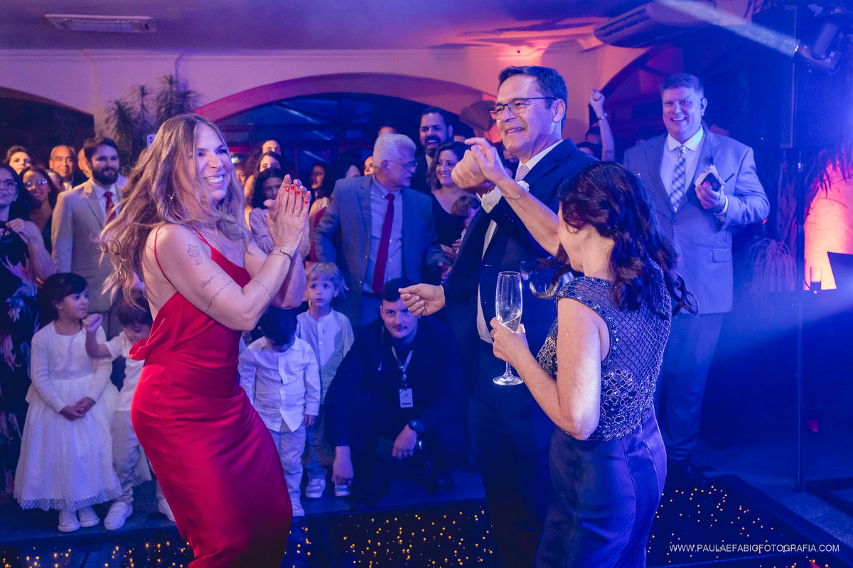 casamento-ana-paula-e-lucas-villa-riso-vila-aurea-eventos-sao-conrado-rj-pista-de-danca-paula-dau-fabio-figueiredo-fotografia-amor-em-movimento-producoes