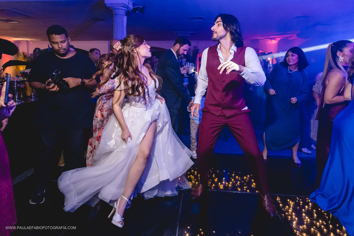 casamento-ana-paula-e-lucas-villa-riso-vila-aurea-eventos-sao-conrado-rj-pista-de-danca-paula-dau-fabio-figueiredo-fotografia-amor-em-movimento-producoes