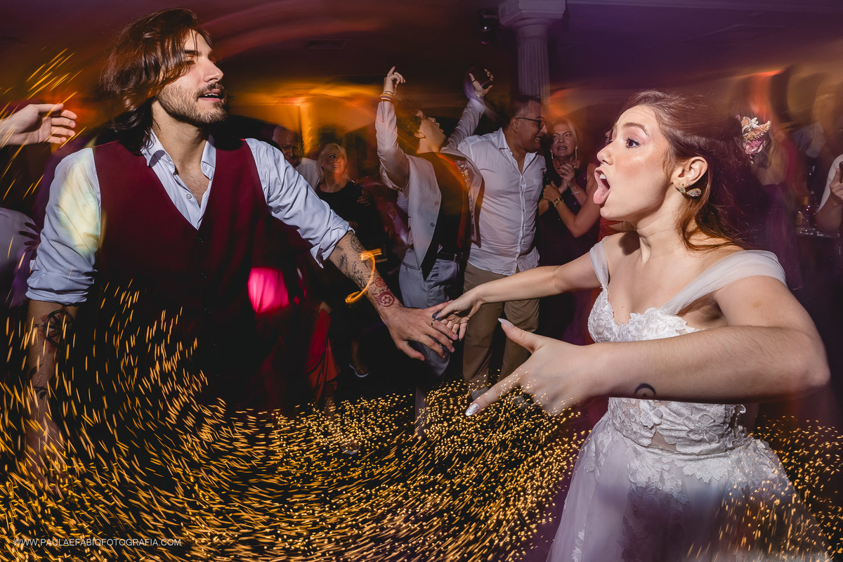 casamento-ana-paula-e-lucas-villa-riso-vila-aurea-eventos-sao-conrado-rj-pista-de-danca-paula-dau-fabio-figueiredo-fotografia-amor-em-movimento-producoes