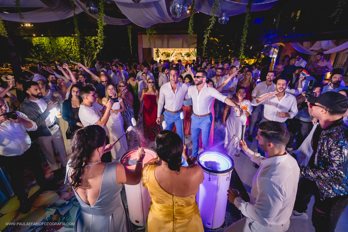 casamento-felipe-e-juan-alem-do-sonho-guaratiba-rj-paula-dau-fabio-figueiredo-fotografia-amor-em-movimento-producoes