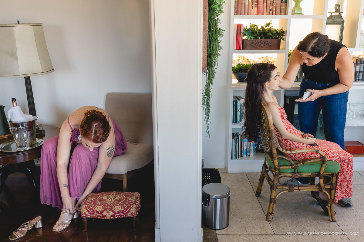 destination-wedding-casamento-fernanda-e-keith-casa-de-santa-teresa-rio-de-janeiro-dia-da-noiva-gerthrudes-rio-gerthrudes-noivos-paula-dau-fabio-figueiredo-fotografia-amor-em-movimento-producoes