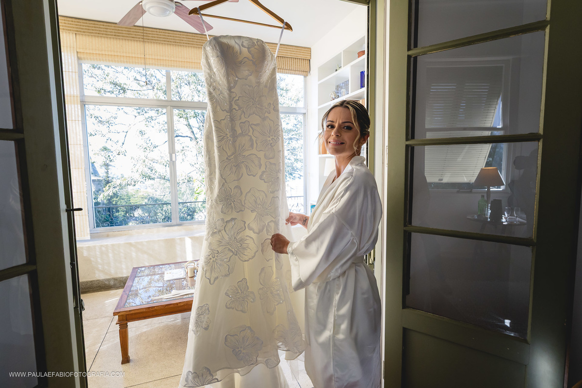 destination-wedding-casamento-fernanda-e-keith-casa-de-santa-teresa-rio-de-janeiro-dia-da-noiva-gerthrudes-rio-gerthrudes-noivos-paula-dau-fabio-figueiredo-fotografia-amor-em-movimento-producoes
