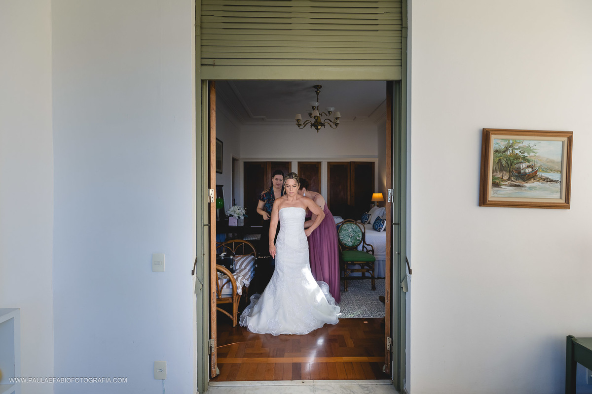 destination-wedding-casamento-fernanda-e-keith-casa-de-santa-teresa-rio-de-janeiro-dia-da-noiva-gerthrudes-rio-gerthrudes-noivos-paula-dau-fabio-figueiredo-fotografia-amor-em-movimento-producoes