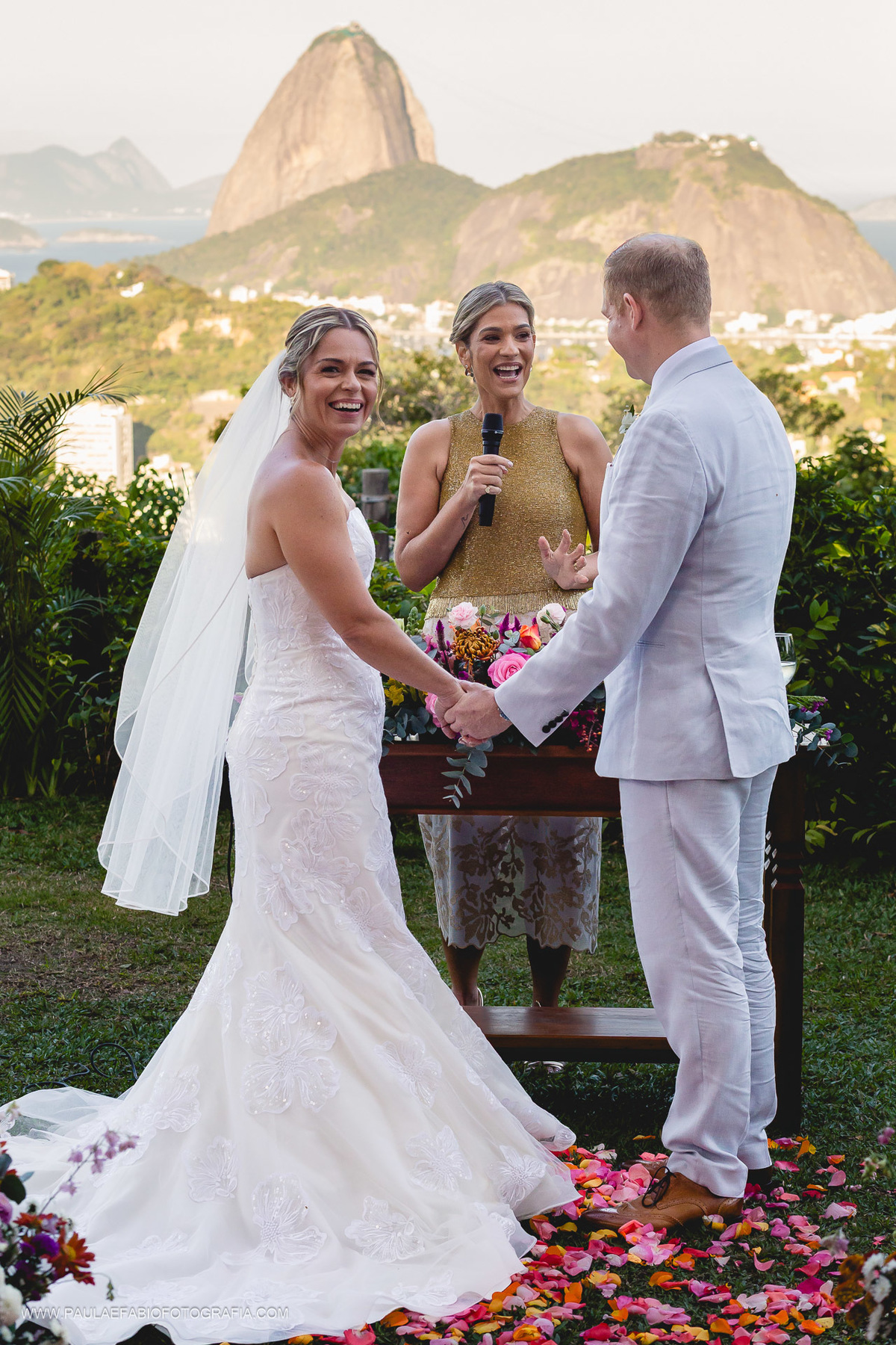 destination-wedding-casamento-fernanda-e-keith-casa-de-santa-teresa-rio-de-janeiro-paula-dau-fabio-figueiredo-fotografia-amor-em-movimento-producoes