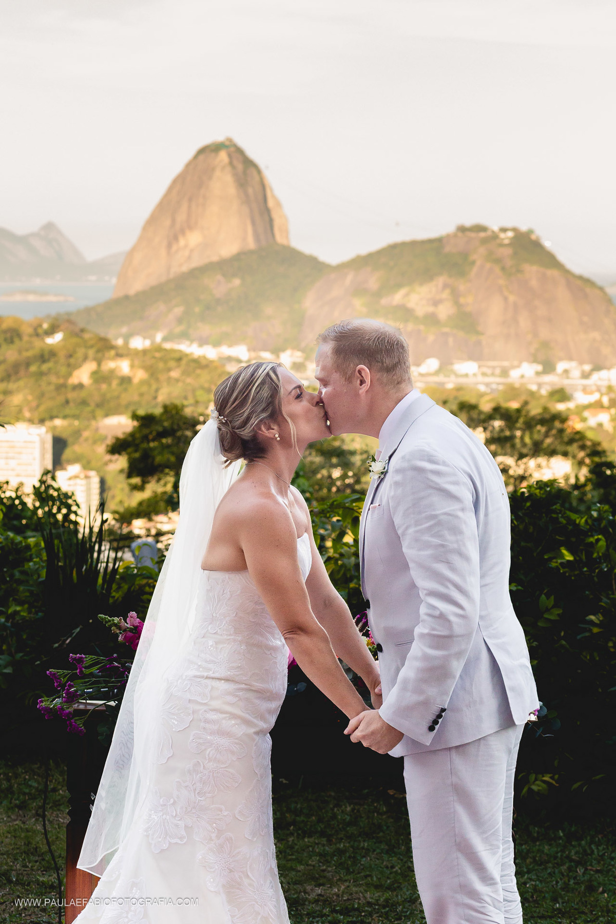 destination-wedding-casamento-fernanda-e-keith-casa-de-santa-teresa-rio-de-janeiro-paula-dau-fabio-figueiredo-fotografia-amor-em-movimento-producoes