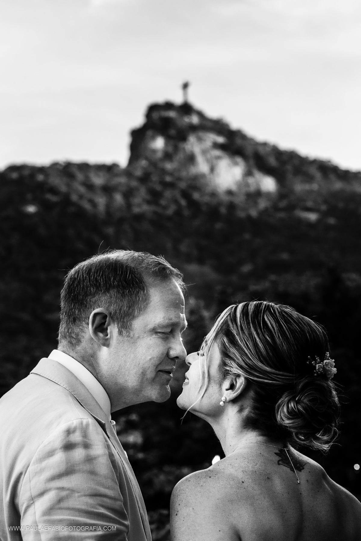 destination-wedding-casamento-fernanda-e-keith-casa-de-santa-teresa-rio-de-janeiro-paula-dau-fabio-figueiredo-fotografia-amor-em-movimento-producoes