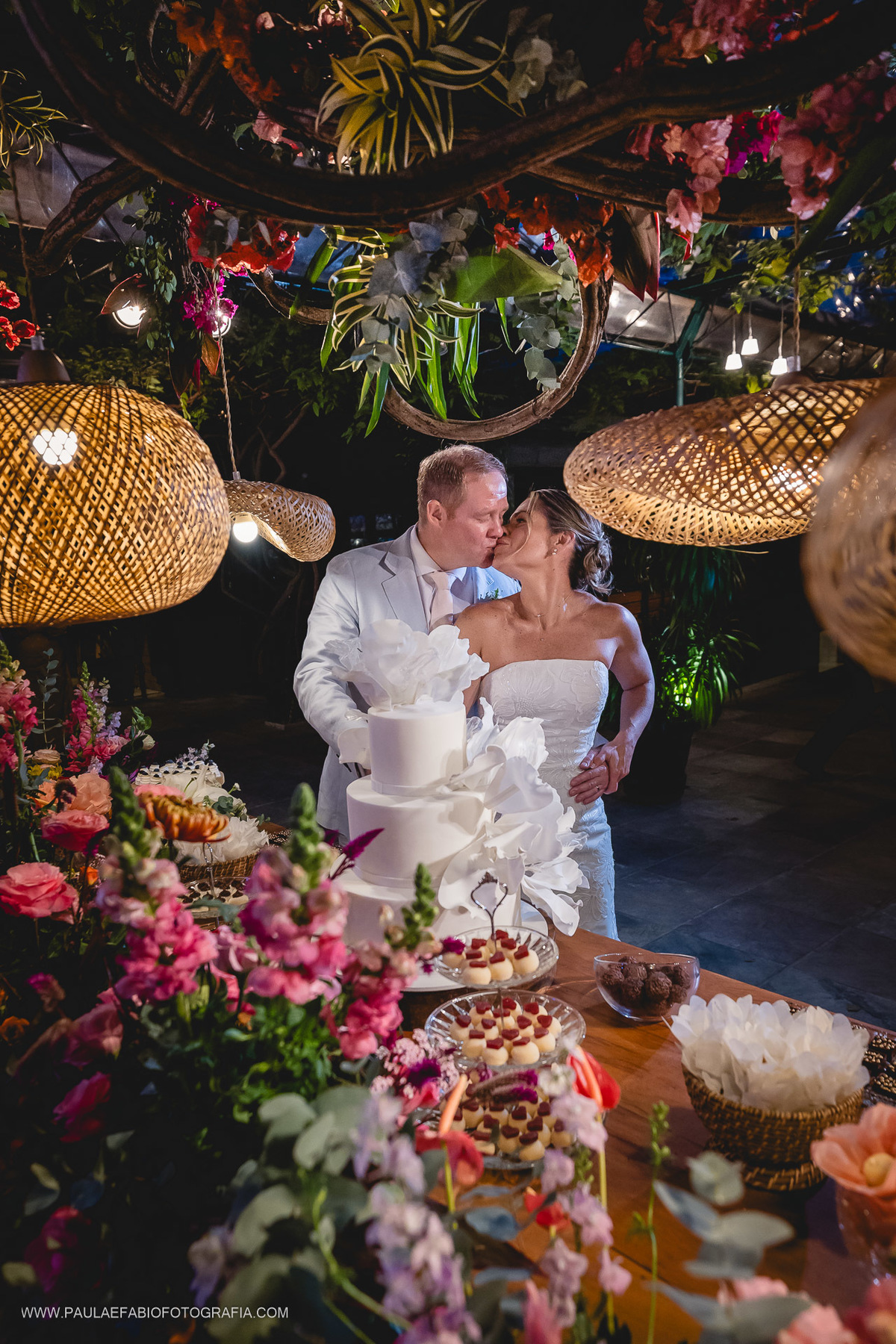destination-wedding-casamento-fernanda-e-keith-casa-de-santa-teresa-rio-de-janeiro-paula-dau-fabio-figueiredo-fotografia-amor-em-movimento-producoes