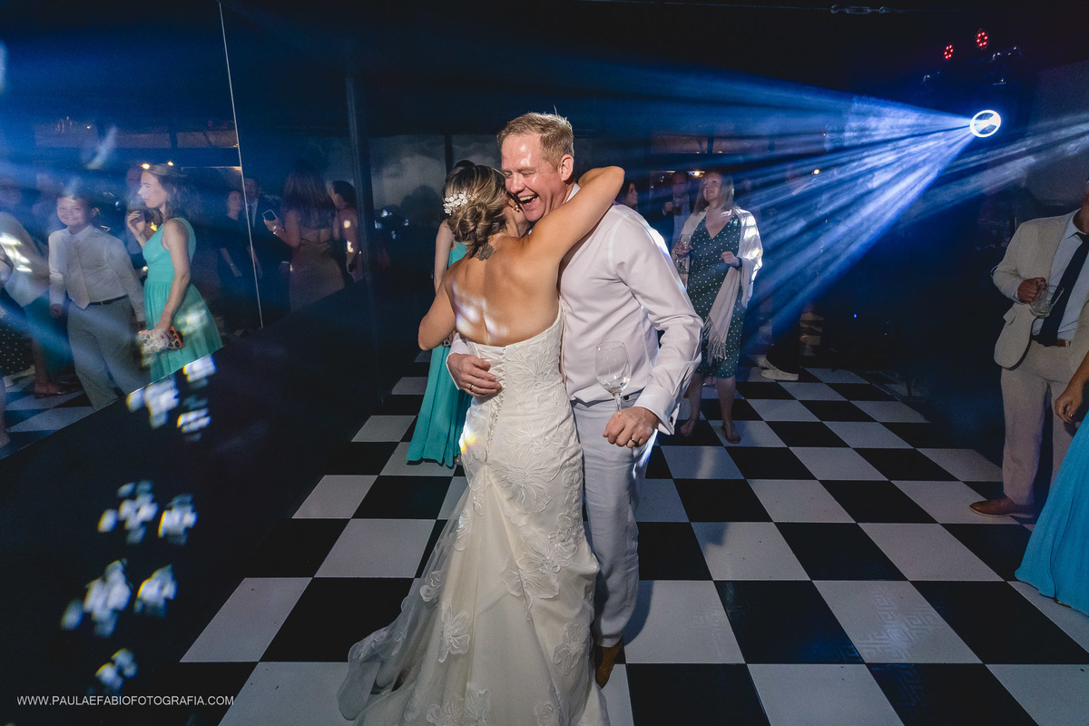 destination-wedding-casamento-fernanda-e-keith-casa-de-santa-teresa-rio-de-janeiro-paula-dau-fabio-figueiredo-fotografia-amor-em-movimento-producoes