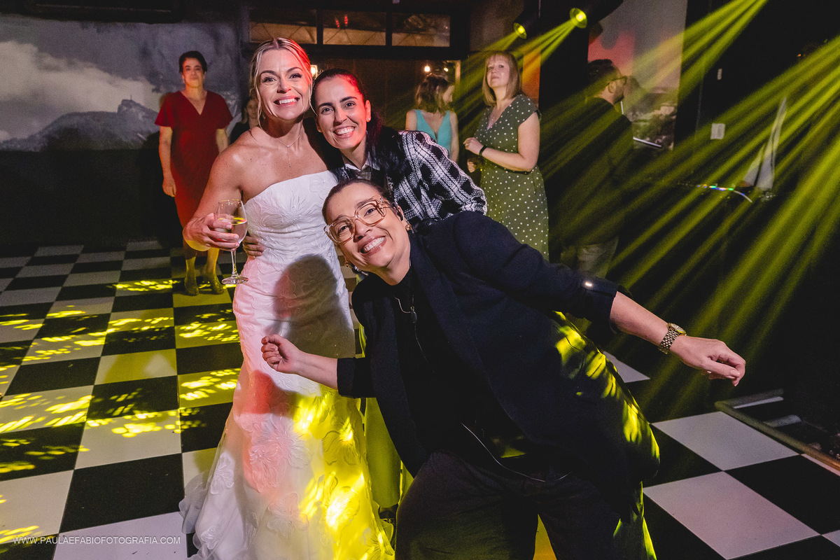 destination-wedding-casamento-fernanda-e-keith-casa-de-santa-teresa-rio-de-janeiro-paula-dau-fabio-figueiredo-fotografia-amor-em-movimento-producoes