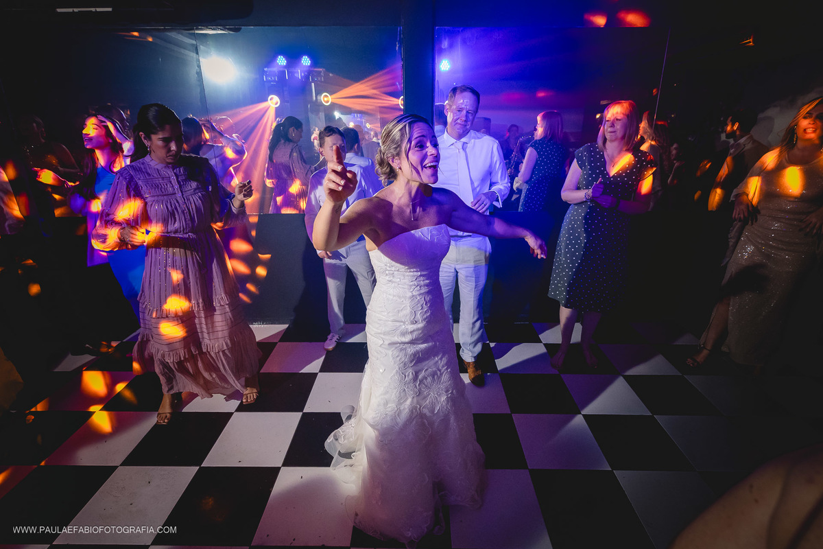 destination-wedding-casamento-fernanda-e-keith-casa-de-santa-teresa-rio-de-janeiro-paula-dau-fabio-figueiredo-fotografia-amor-em-movimento-producoes