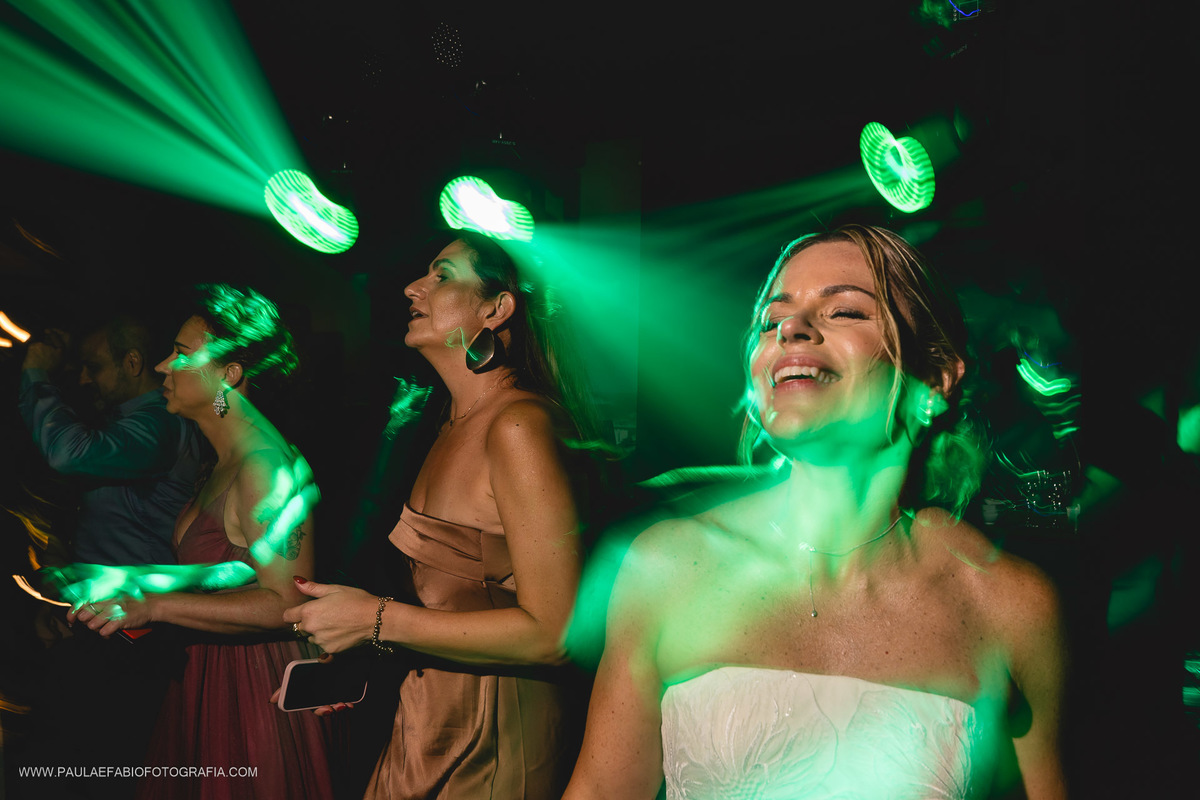 destination-wedding-casamento-fernanda-e-keith-casa-de-santa-teresa-rio-de-janeiro-paula-dau-fabio-figueiredo-fotografia-amor-em-movimento-producoes