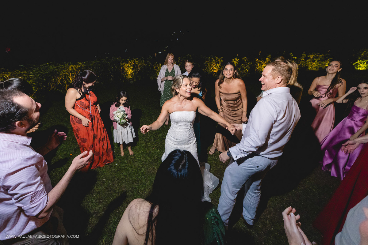 destination-wedding-casamento-fernanda-e-keith-casa-de-santa-teresa-rio-de-janeiro-paula-dau-fabio-figueiredo-fotografia-amor-em-movimento-producoes