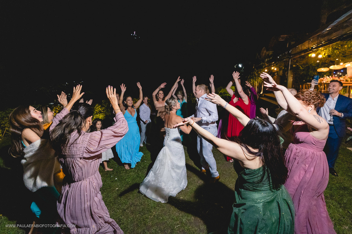 destination-wedding-casamento-fernanda-e-keith-casa-de-santa-teresa-rio-de-janeiro-paula-dau-fabio-figueiredo-fotografia-amor-em-movimento-producoes