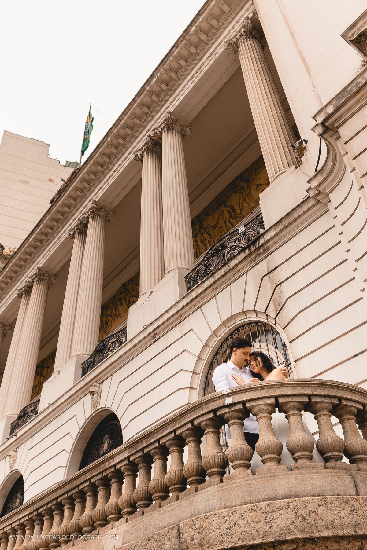 ensaio-pre-wedding-gabriella-e-jefferson-centro-historico-rio-de-janeiro-rj-paula-dau-fabio-figueiredo-fotografia-amor-em-movimento-producoes