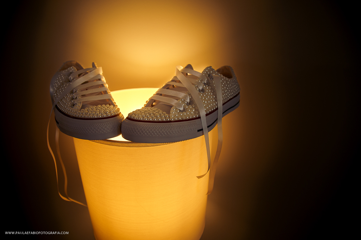 casamento-clarissa-e-jesiel-canto-do-alto-da-boa-vista-rj-paula-dau-fabio-figueiredo-fotografia-novotel-barra-da-tijuca-making-of-sapato-da-noiva