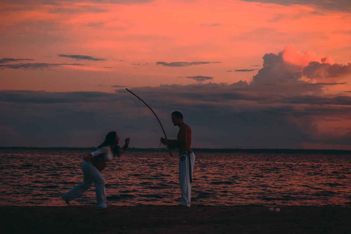 ENSAIO DE GESTANTE NO PÔR DO SOL 