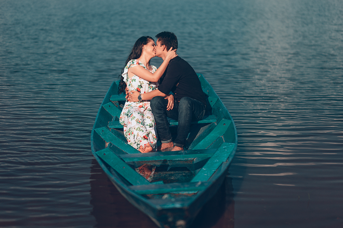 PRÉ WEDDING ELIAS E SABRINA NA PRAIA DE AÇUTUBA   BEIJO DOS NOIVO 