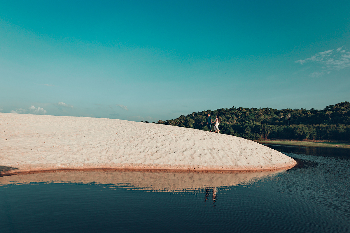 PRÉ WEDDING ELIAS E SABRINA NA PRAIA DE AÇUTUBA   CAMINHANDO NA AREIA 