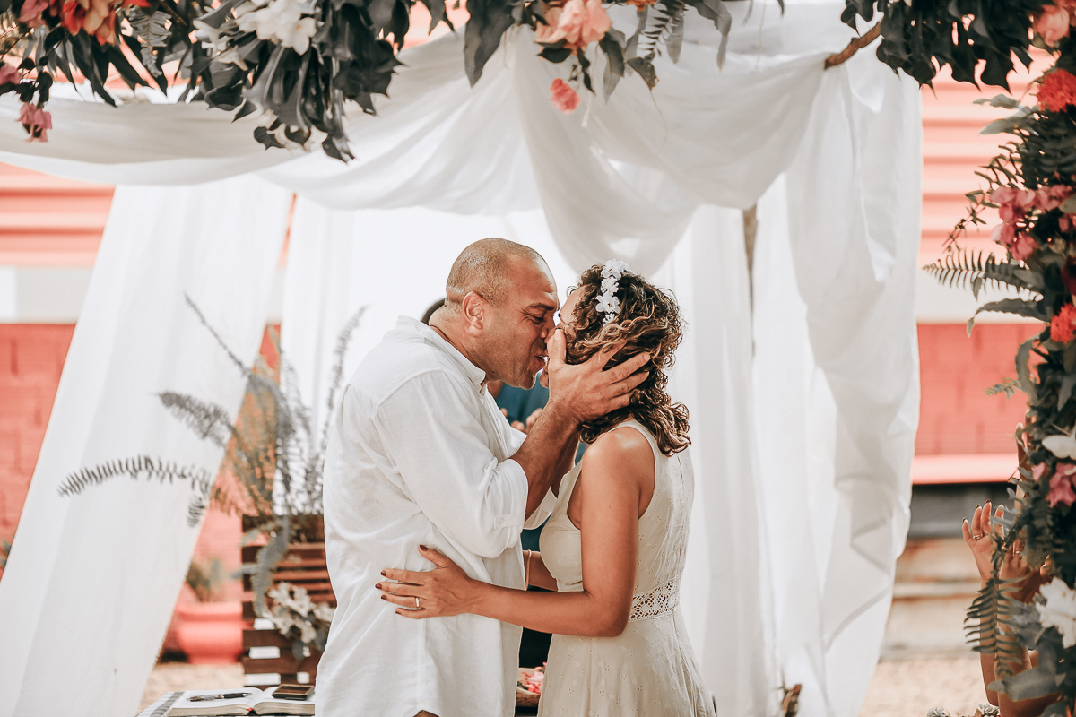 BEIJO DO NOIVO CASAMENTO DE DIA 